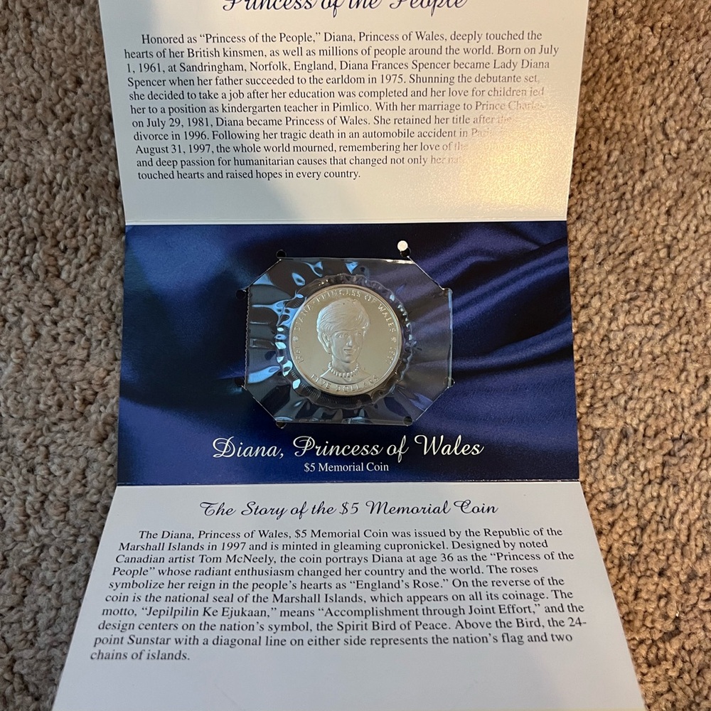 Princess Diana Commemorative Collection - Picture 7 of 15